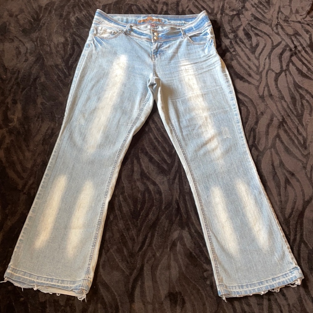 Almost Famous Sz 16 light was lightweight wide leg jeans